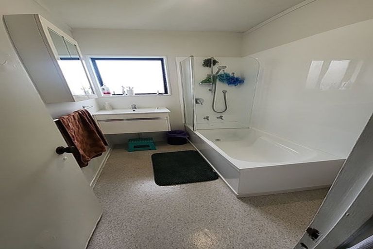 Photo of property in 2/30 Burundi Avenue, Clendon Park, Auckland, 2103