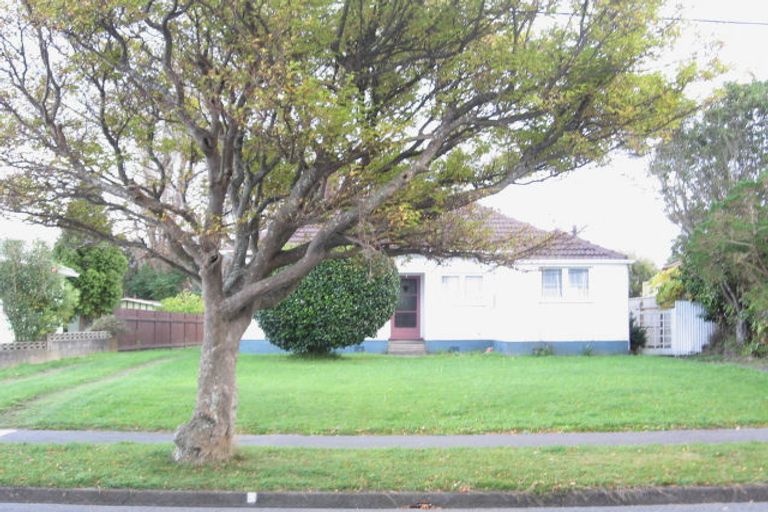 Photo of property in 17 Roberts Street, Epuni, Lower Hutt, 5011