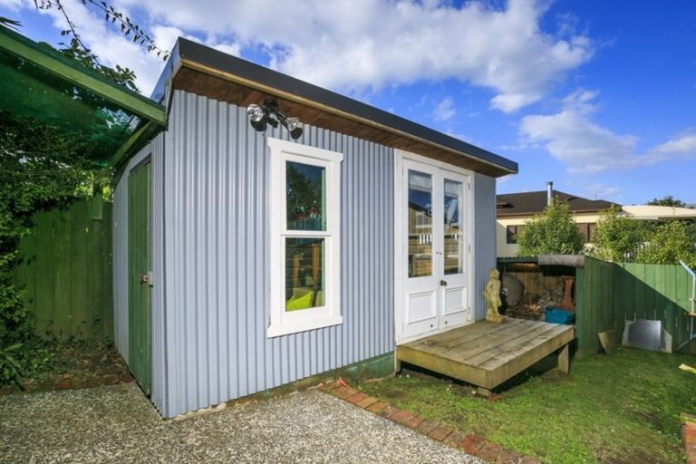 Photo of property in 27-29 Wairau Road, Forrest Hill, Auckland, 0627
