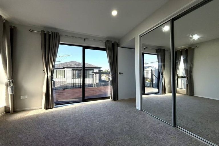 Photo of property in 4 Tawapou Close, Massey, Auckland, 0614