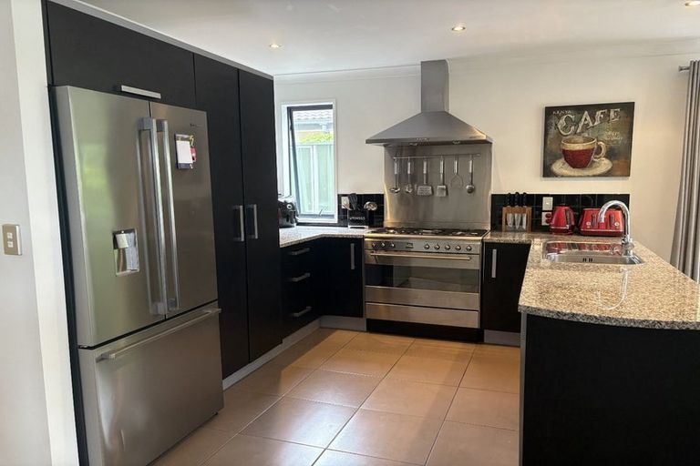 Photo of property in 65 Rising Parade, Fairview Heights, Auckland, 0632