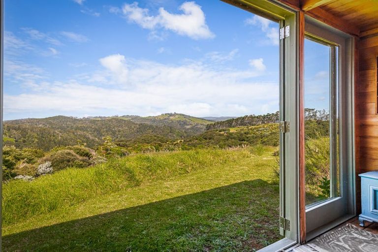 Photo of property in 47 Constable Road, Muriwai, Waimauku, 0881