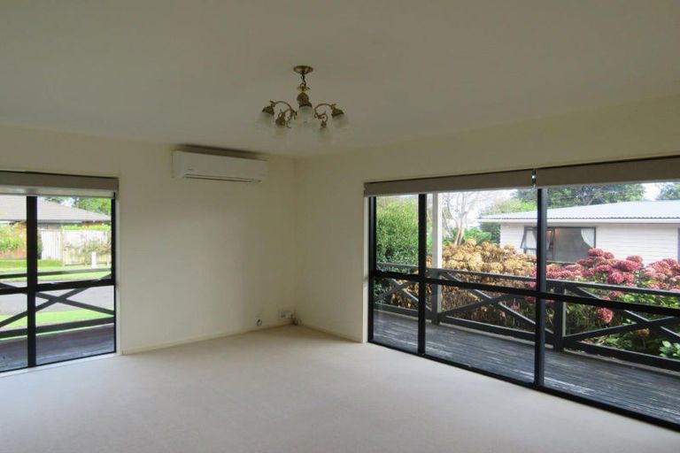 Photo of property in 5 Kellyville Heights, Merrilands, New Plymouth, 4312