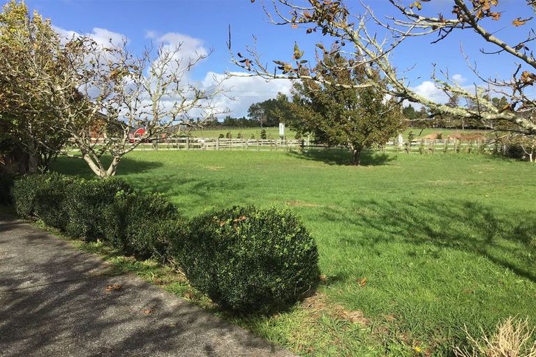 Photo of property in 466 Taupaki Road, Kumeu, 0892