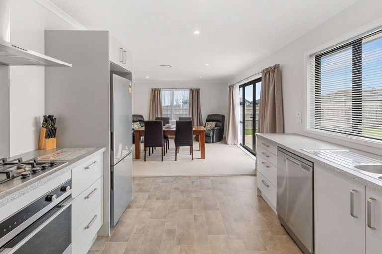 Photo of property in 28 Magnolia Crescent, Tawhero, Whanganui, 4501