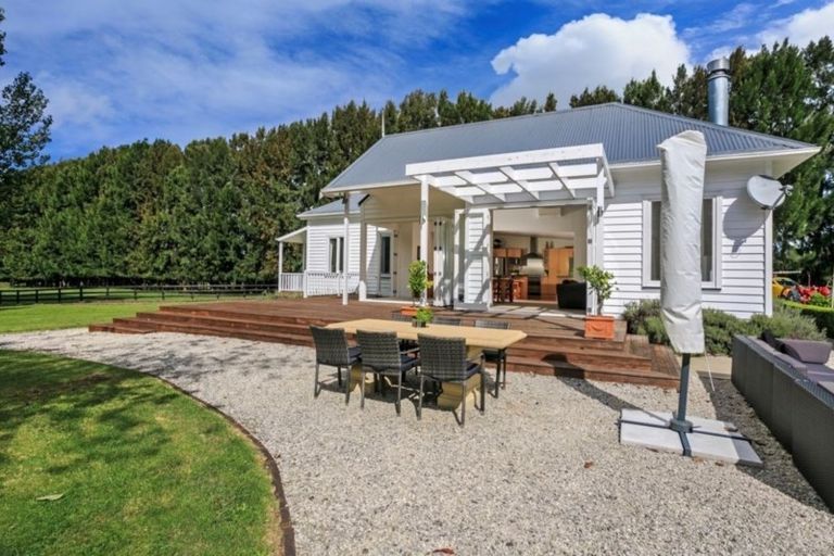 Photo of property in 62 Boord Crescent, Kumeu, 0891
