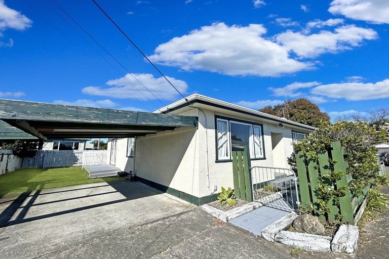 Photo of property in 16 Wood Street, Takaro, Palmerston North, 4410