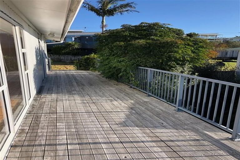 Photo of property in 11 Dalton Road, Snells Beach, 0920