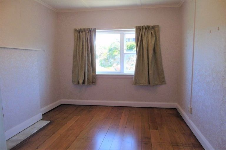 Photo of property in 77 Houghton Bay Road, Houghton Bay, Wellington, 6023