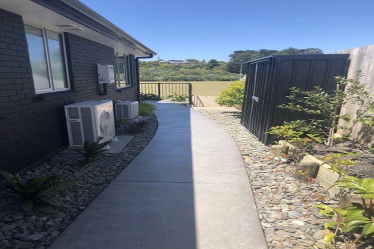 Photo of property in 3 Pae Moana Place, Stanmore Bay, Whangaparaoa, 0932