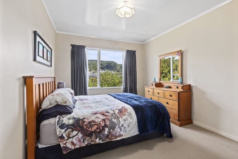 Photo of property in 11b Florio Terrace, Tawa, Wellington, 5028