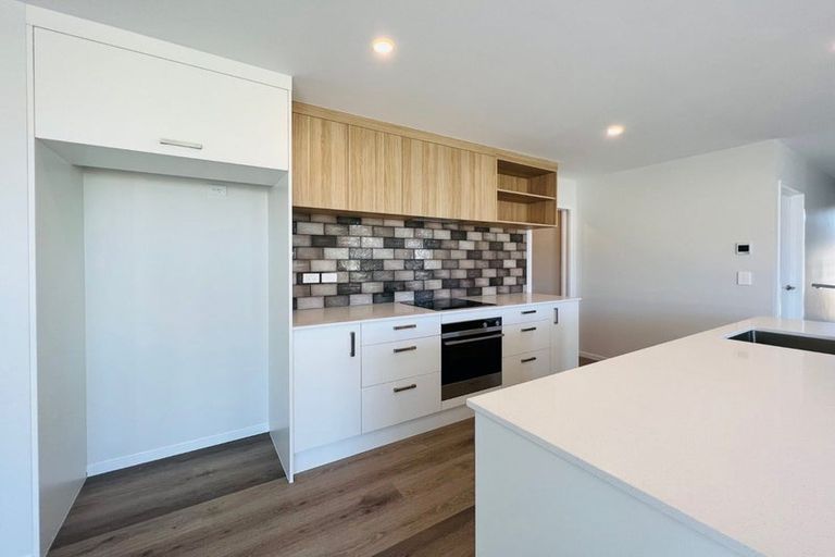 Photo of property in 25 Dumas Place, Rosehill, Papakura, 2113