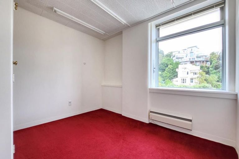 Photo of property in Jerningham Apartments, 20 Oriental Terrace, Oriental Bay, Wellington, 6011