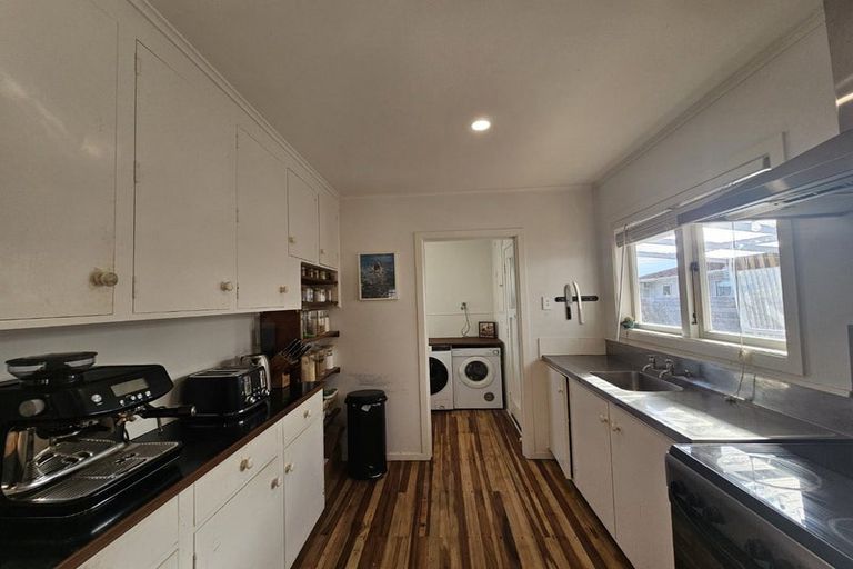 Photo of property in 51a Vodanovich Road, Te Atatu South, Auckland, 0610