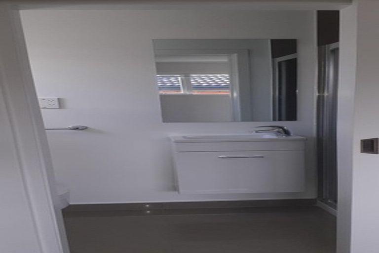 Photo of property in 33 Sturges Road, Henderson, Auckland, 0612