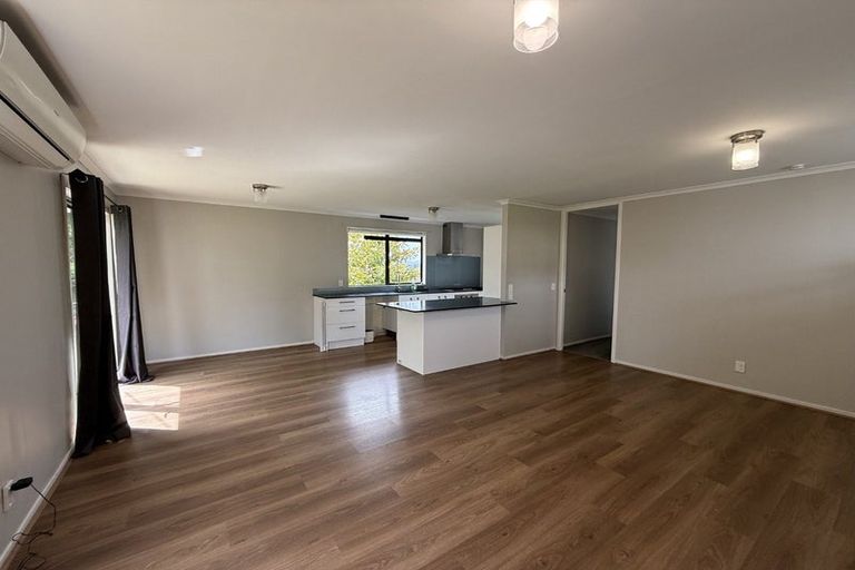 Photo of property in 2/14 Moxham Grove, Massey, Auckland, 0614