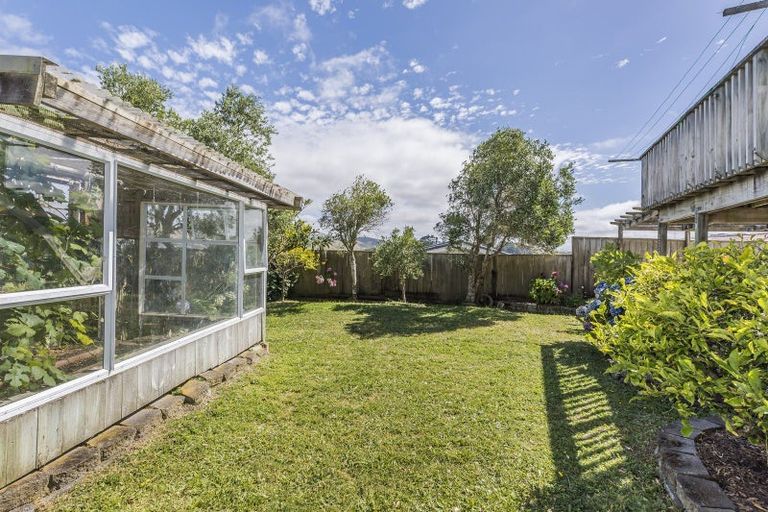 Photo of property in 5 Beverley Grove, Paparangi, Wellington, 6037