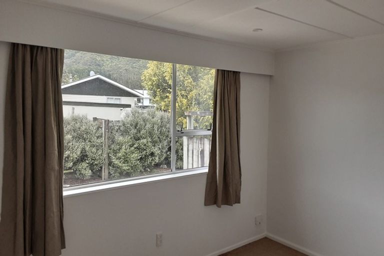 Photo of property in 2/306 Wellington Road, Wainuiomata, Lower Hutt, 5014