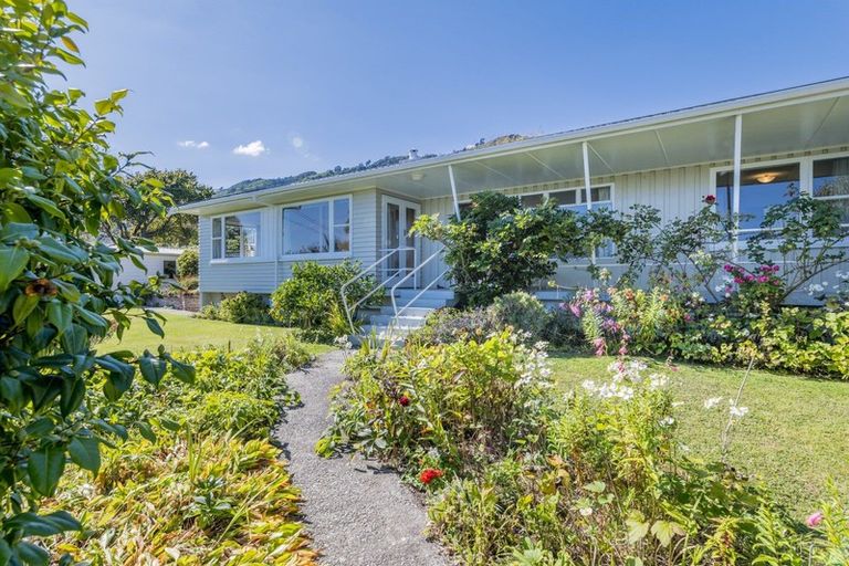Photo of property in 1 Huia Street, Waikanae, 5036