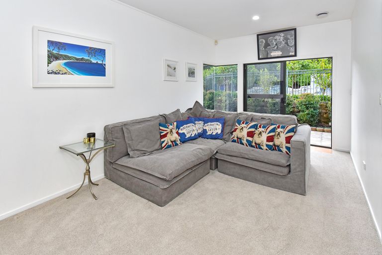 Photo of property in 21 Del Mar Court, Shamrock Park, Auckland, 2016
