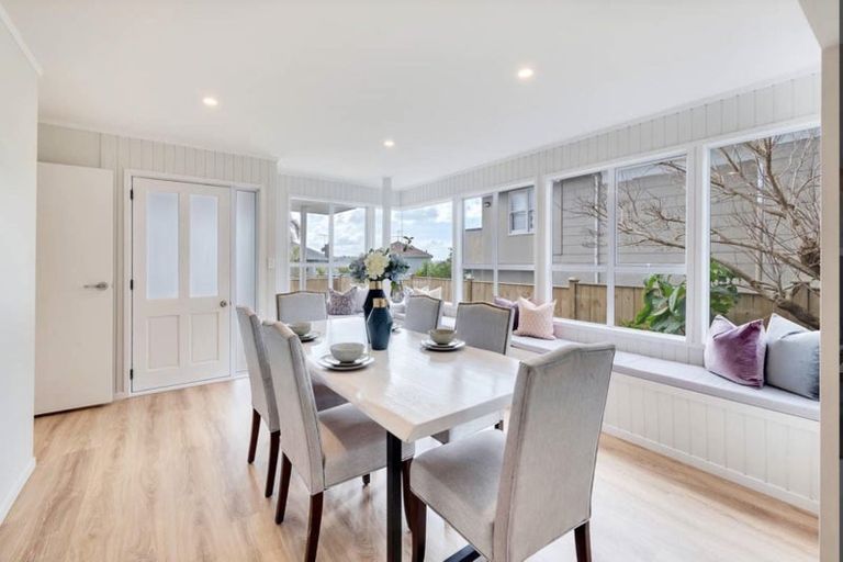 Photo of property in 41 Knights Road, Rothesay Bay, Auckland, 0630