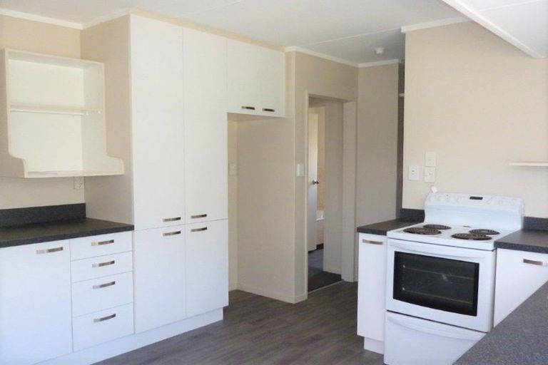 Photo of property in 2 Waimarie Park, Levin, 5510