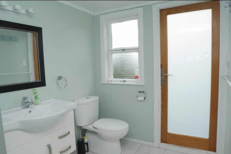 Photo of property in 25 Hemara Street, Waikanae Beach, Waikanae, 5036