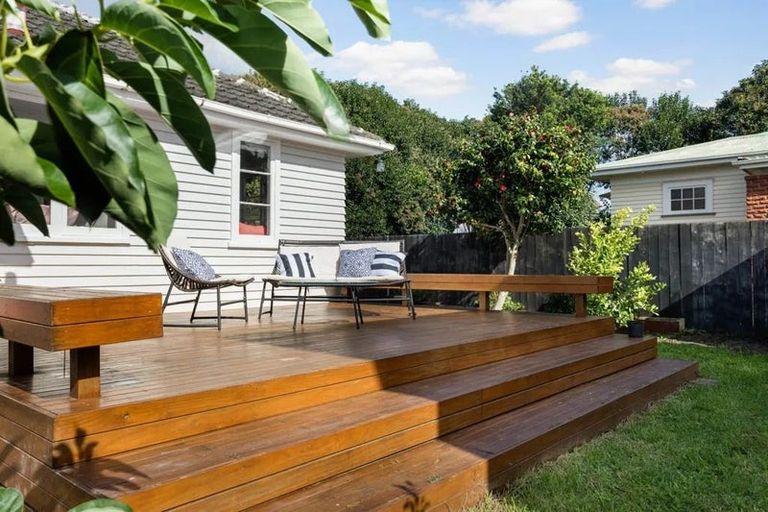 Photo of property in 59 Avondale Road, Avondale, Auckland, 1026