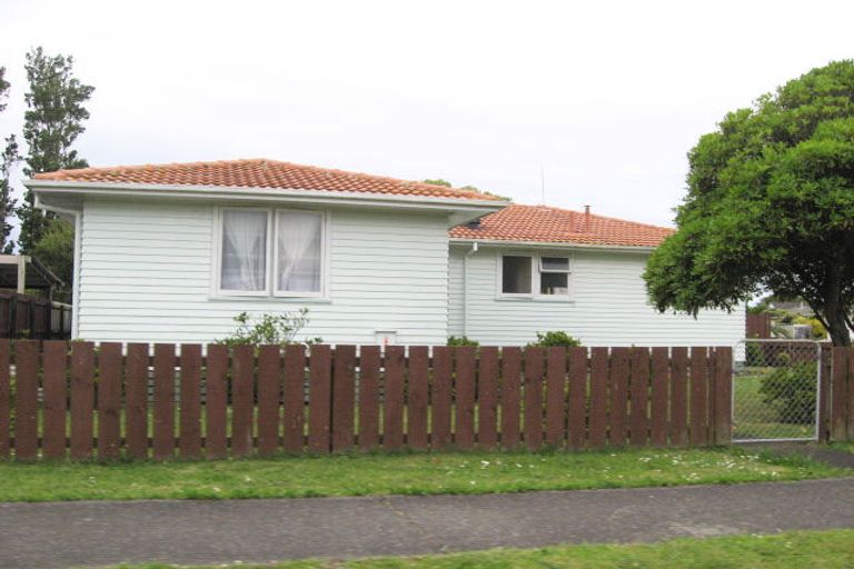 Photo of property in 18 Corsair Crescent, Mangere, Auckland, 2022