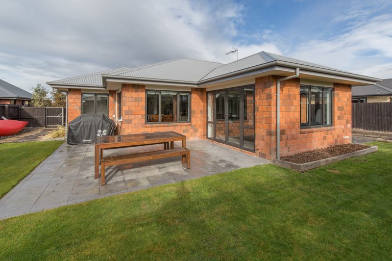 Photo of property in 6 Taiwhenua Street, Rangiora, 7400