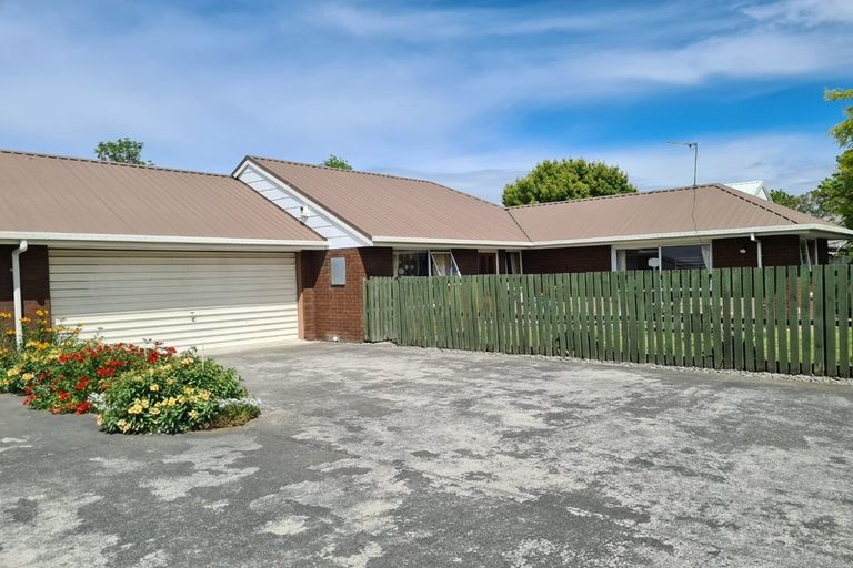 Photo of property in 2/3 Claverley Gardens, Avonhead, Christchurch, 8042