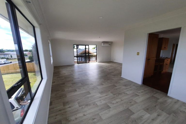 Photo of property in 32 Hadley Wood Drive, Wattle Downs, Auckland, 2103