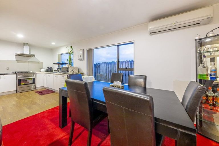 Photo of property in 2/27 Kopara Place, Clendon Park, Auckland, 2103