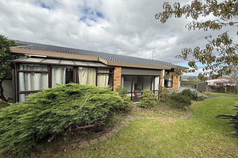 Photo of property in 9 Cambric Place, Botany Downs, Auckland, 2010