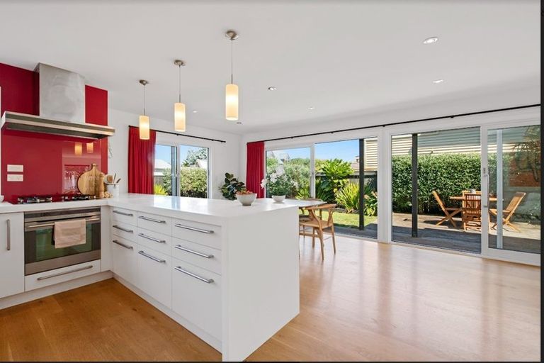 Photo of property in 19 Miro Street, Eastbourne, Lower Hutt, 5013