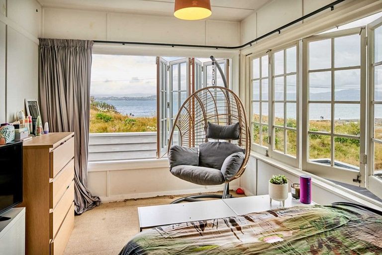 Photo of property in 14 Maire Street, Eastbourne, Lower Hutt, 5013