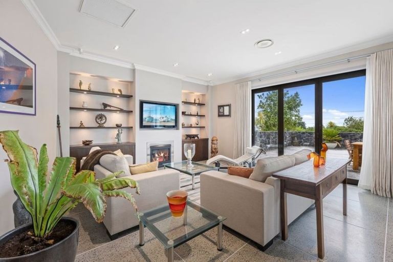 Photo of property in 35 Holdens Road, Henderson, Auckland, 0612