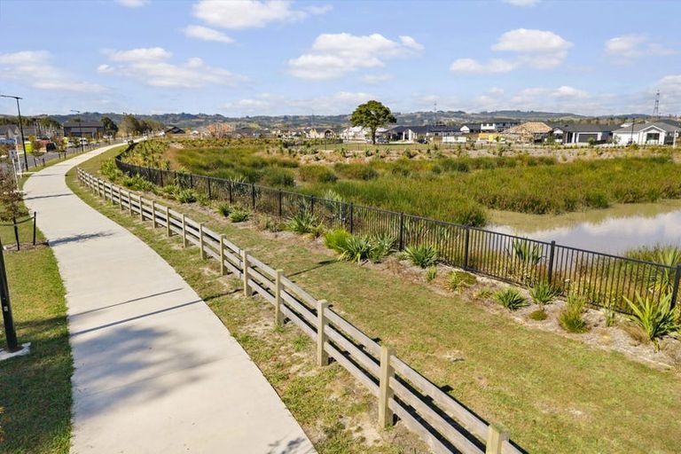 Photo of property in 10 Arahi Road, Clevedon, 2582