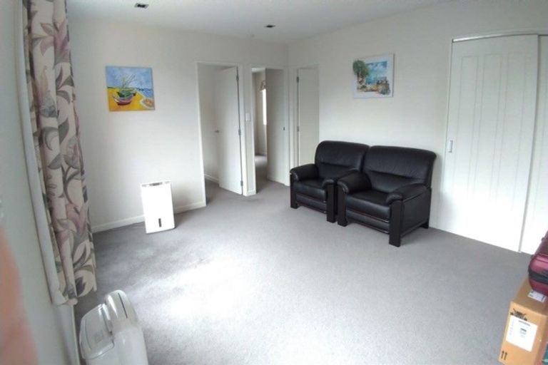 Photo of property in 17 Zara Court, Windsor Park, Auckland, 0632