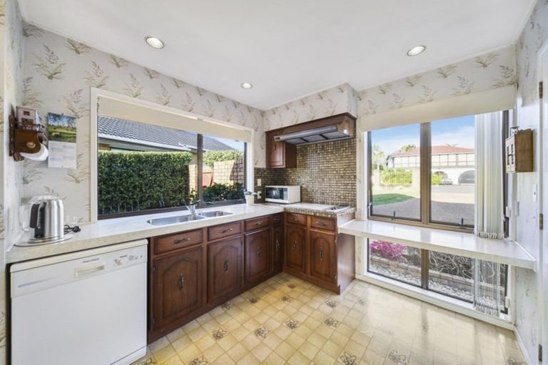 Photo of property in 9 Essington Place, Half Moon Bay, Auckland, 2012