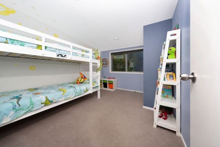 Photo of property in 6 Cronin Place, Beach Haven, Auckland, 0626