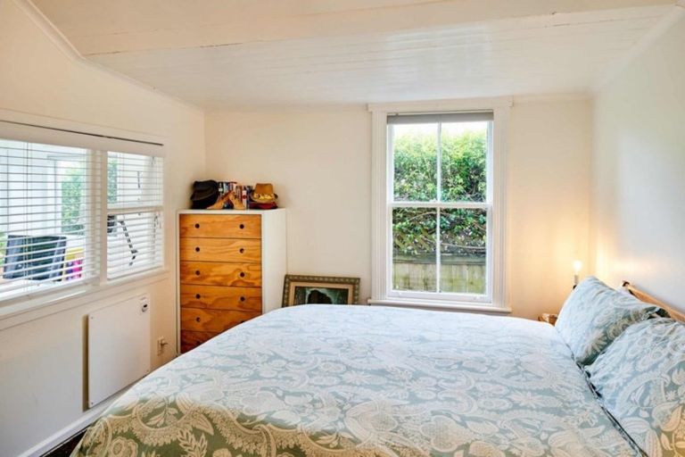 Photo of property in 59 Marine Parade, Eastbourne, Lower Hutt, 5013