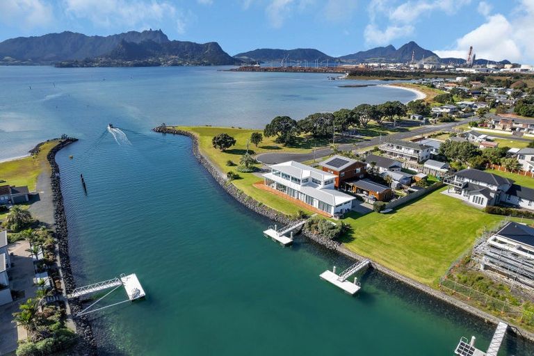 Photo of property in 23 Fred Carr Place, One Tree Point, 0118