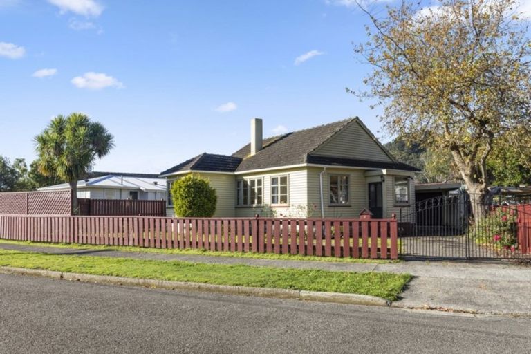Photo of property in 6 Biddle Crescent, Taita, Lower Hutt, 5011