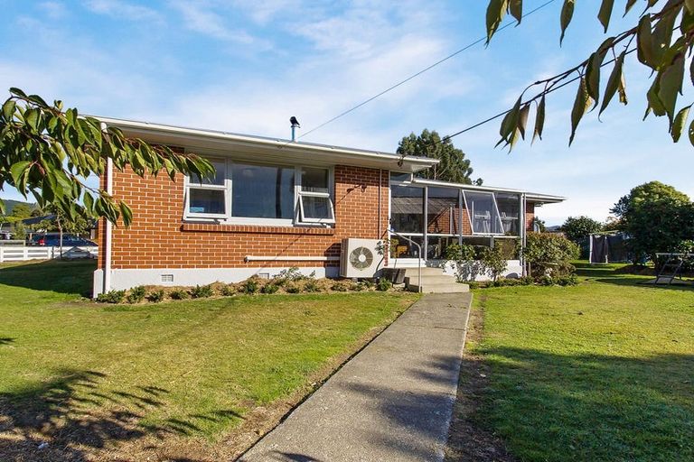 Photo of property in 8 Hughes Street, Waimate, 7924