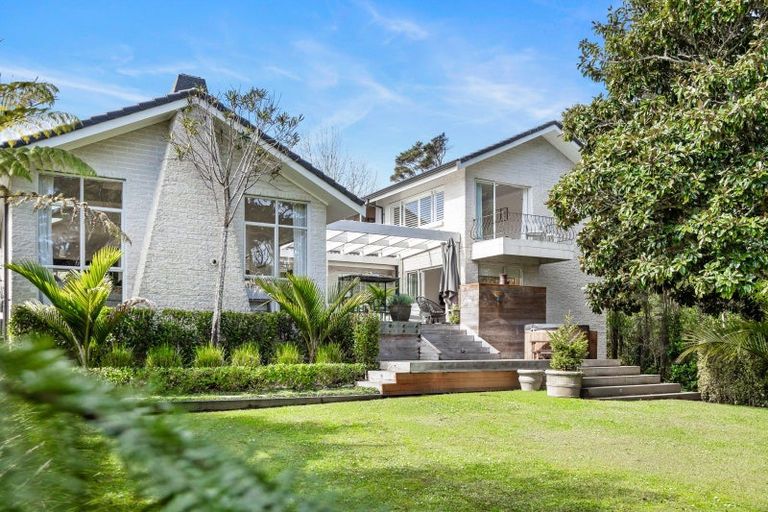 Photo of property in 21 Churchouse Road, Greenhithe, Auckland, 0632