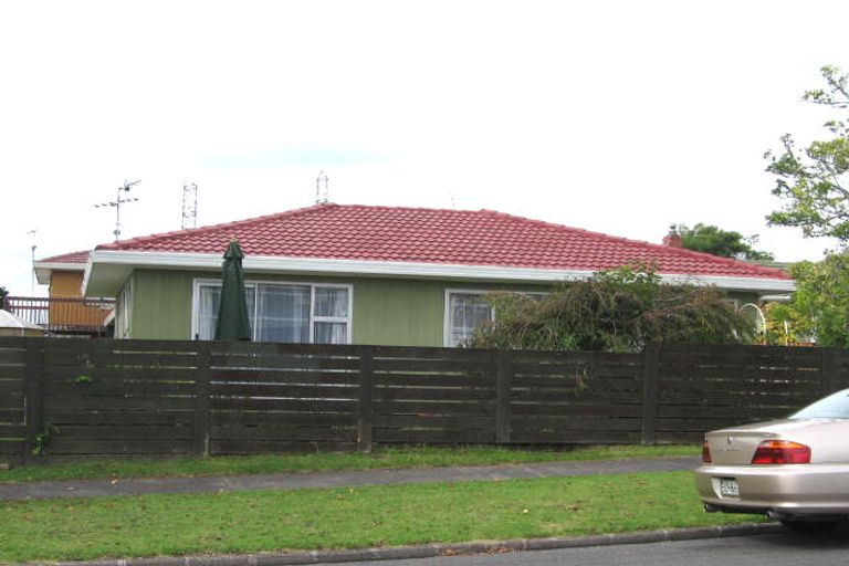Photo of property in 3/47 Flanshaw Road, Te Atatu South, Auckland, 0610