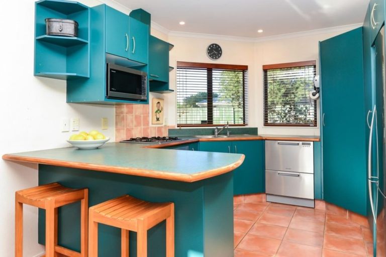 Photo of property in 48 Waiwherowhero Drive, St Andrews, Hamilton, 3200