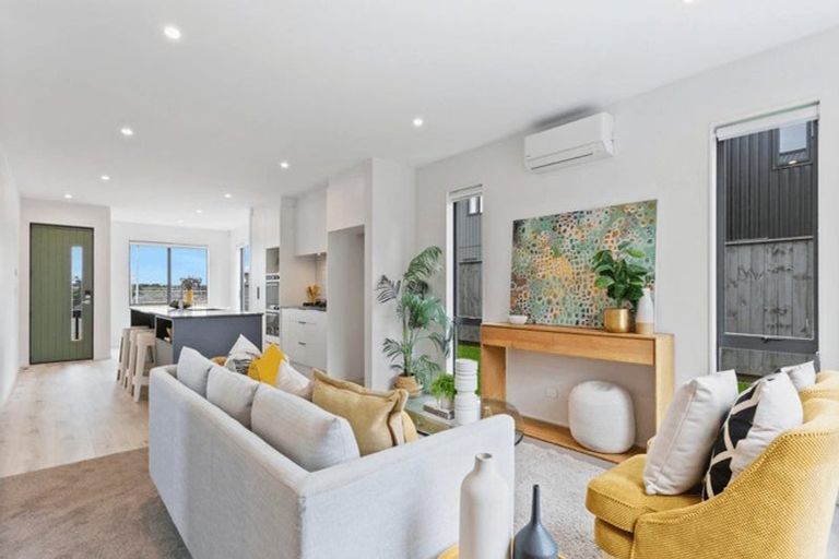 Photo of property in 5 Aquamarine Road, Rosehill, Papakura, 2113