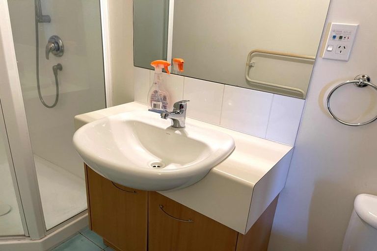 Photo of property in Endeavour Apartments, 4/125 Thorndon Quay, Pipitea, Wellington, 6011